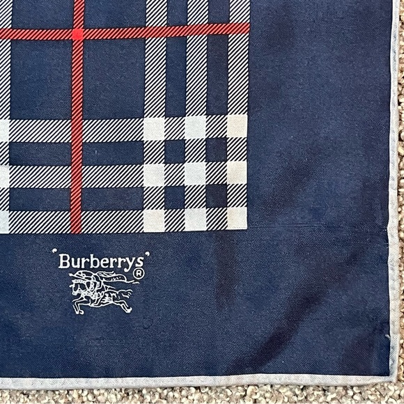 Burberry silk scarf. - Picture 3 of 9